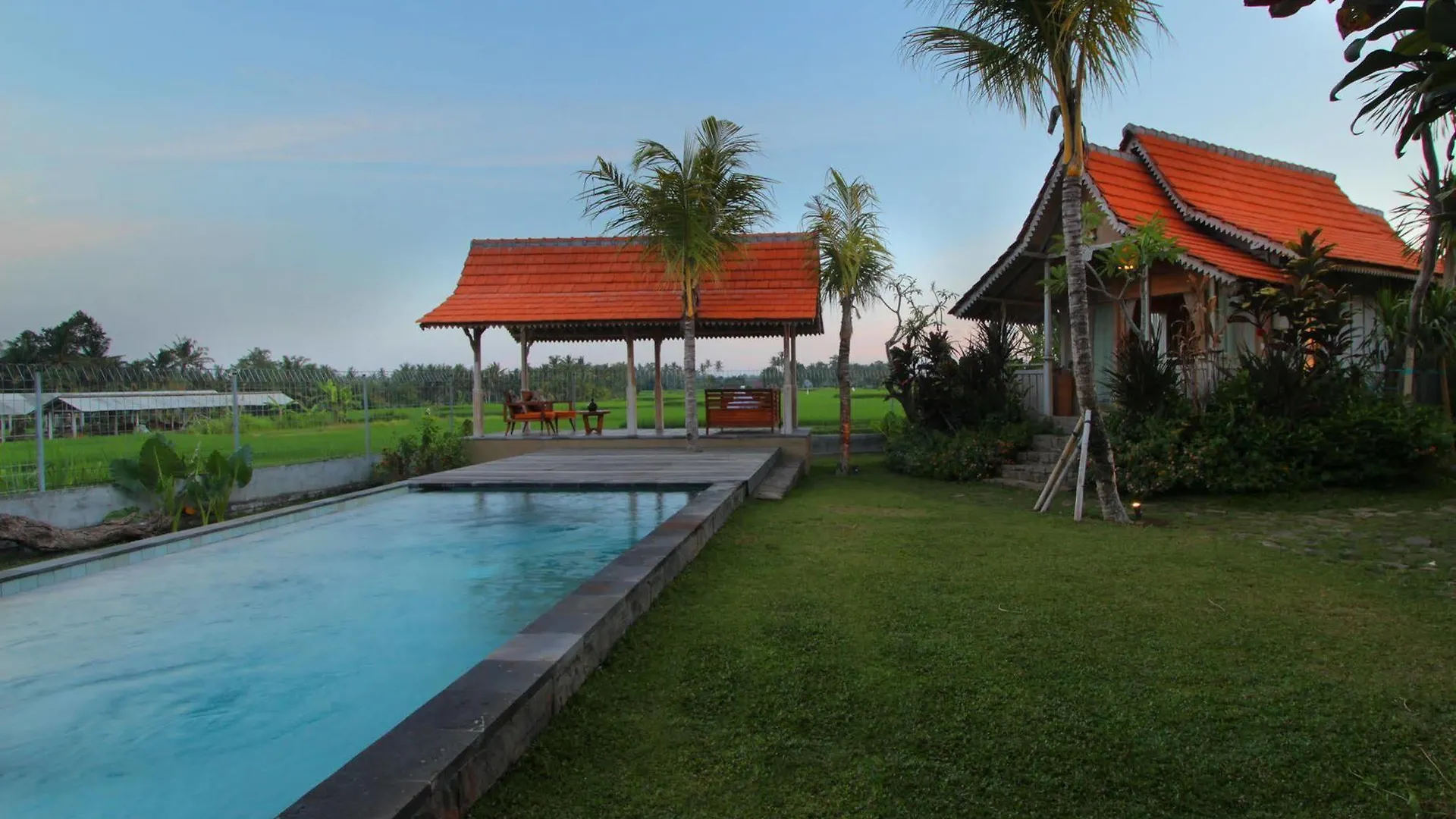 Suarti Boutique Village Ubud 4*,